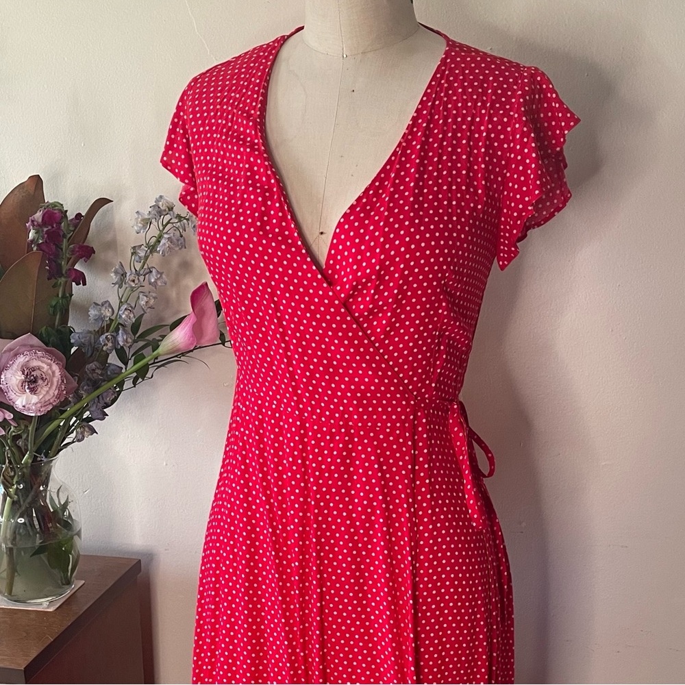 Cute cute wrap dress with pockets! NWOT
